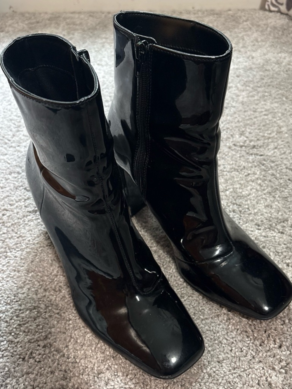 Steve Madden Women's Black Patent Ankle Boots - Sleek Zip Closure